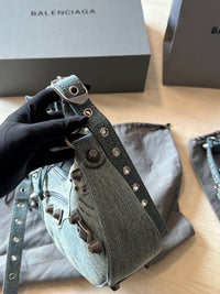 Le Cagole Small Shoulder Bag in Blue Washed Denim