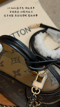 Vanity Chain Pouch Bag