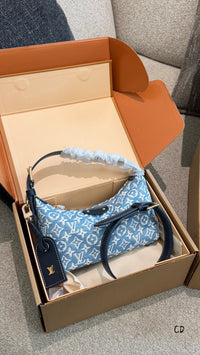 Hills Pochette
