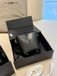 Le 37 Bucket Bag Calf Leather