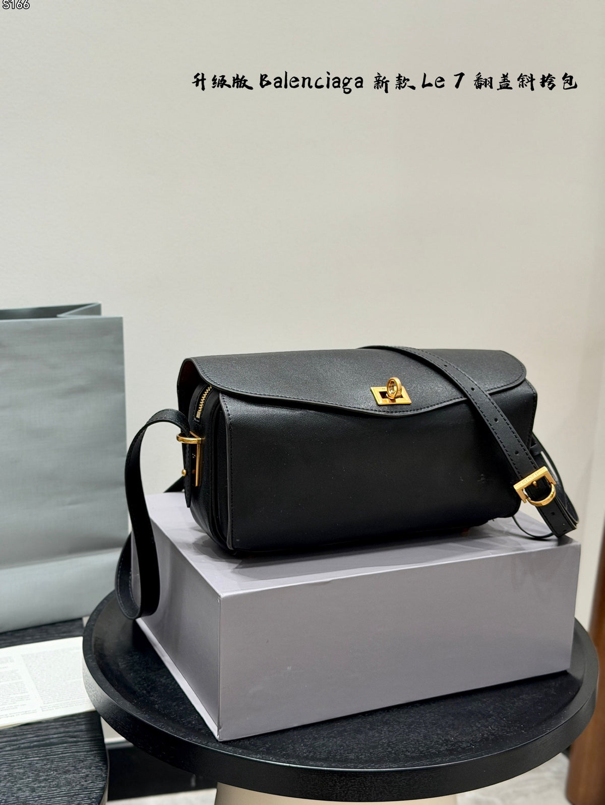 Le 7 Shoulder Bag