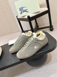Knight Runner Sneakers