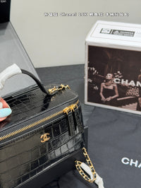 Top Handle Vanity Case