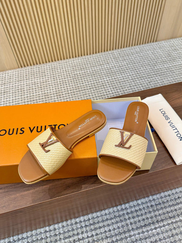 Capri Flat Mules