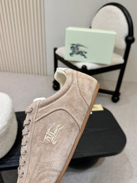 Knight Runner Sneakers