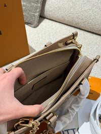 OnTheGo East West Bag