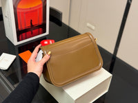 Le 5 à 7 Supple Small Shoulder Bag