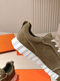 26S Bouncing Sneakers
