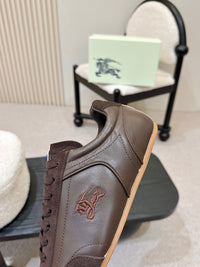 Knight Runner Sneakers