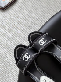 26B Kitten Heel Slides