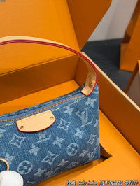 Hills Pochette Bag
