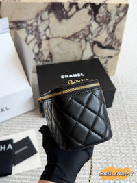 Pearl Crush Vanity Bag