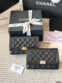 Boy Wallet On Chain