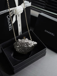 26P Oyster Minaudière