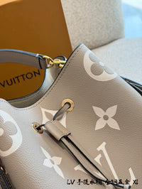 Néonoé Bucket Bag