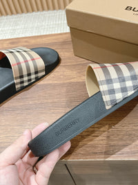 Check Slides Beige Black