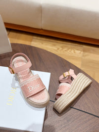 Dentelle Wedge Sandals