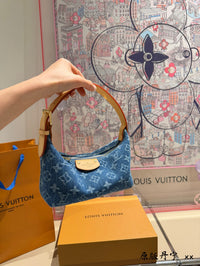 Hills Pochette Bag