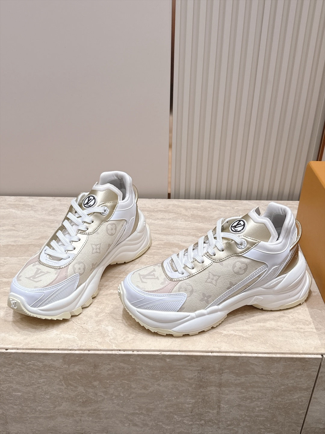Run 55 Sneakers