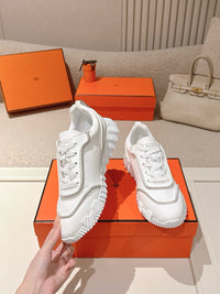 26S Bouncing Sneakers