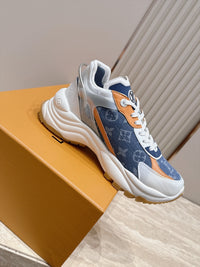 Run 55 Sneakers