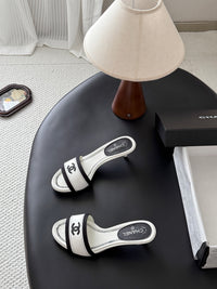 26B Kitten Heel Slides