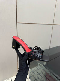 26S Garavani Annet Mules