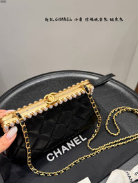 Métiers d'Art Clutch