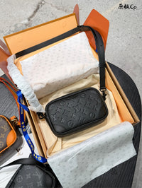 Trocadéro Wearable Wallet