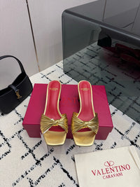 26S Garavani Annet Mules