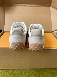 T Sneakers