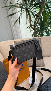 Bosphore Wearable Wallet Bag