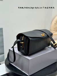 Le 7 Shoulder Bag
