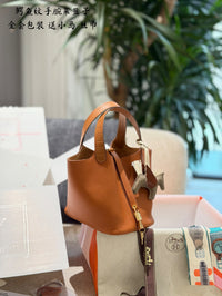 Picotin Lock 18 Clemence Leather
