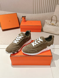 26S Bouncing Sneakers