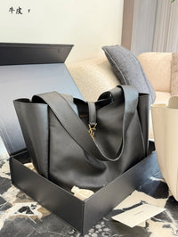 Shopping Bag in Grained Leather