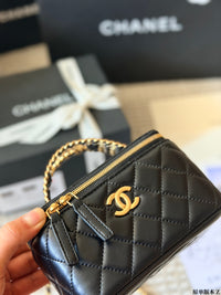 Vanity Case with Chain