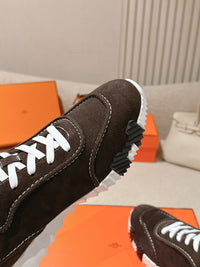 26S Bouncing Sneakers