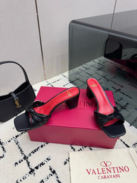 26S Garavani Annet Mules