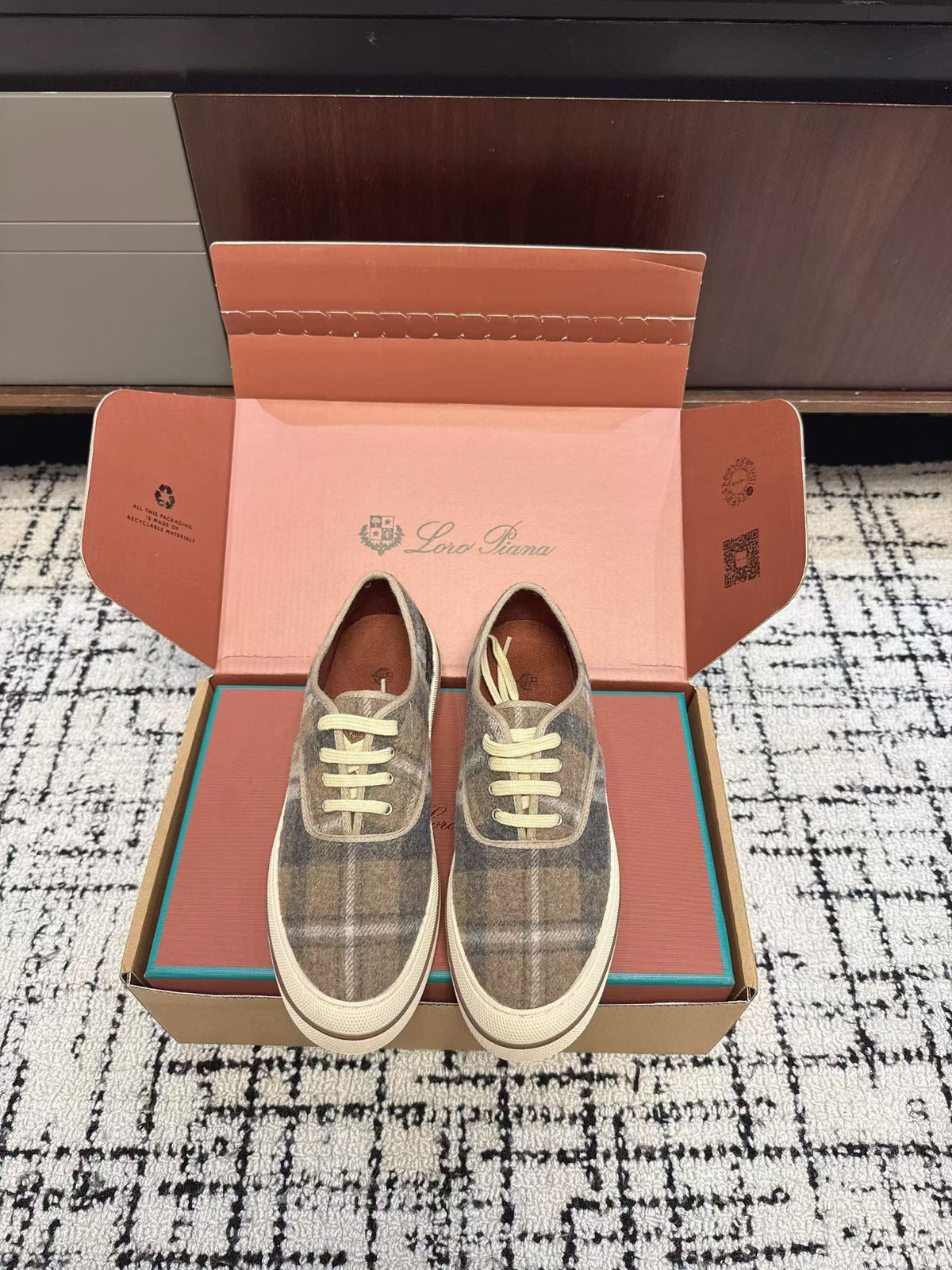 Nantucket Walk Sneakers