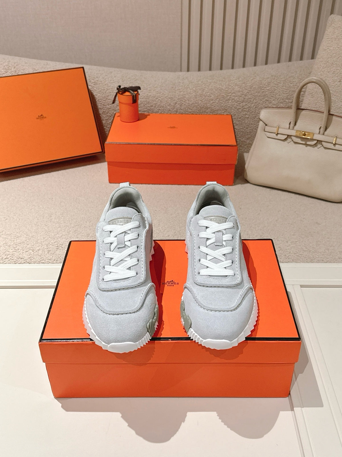 26S Bouncing Sneakers