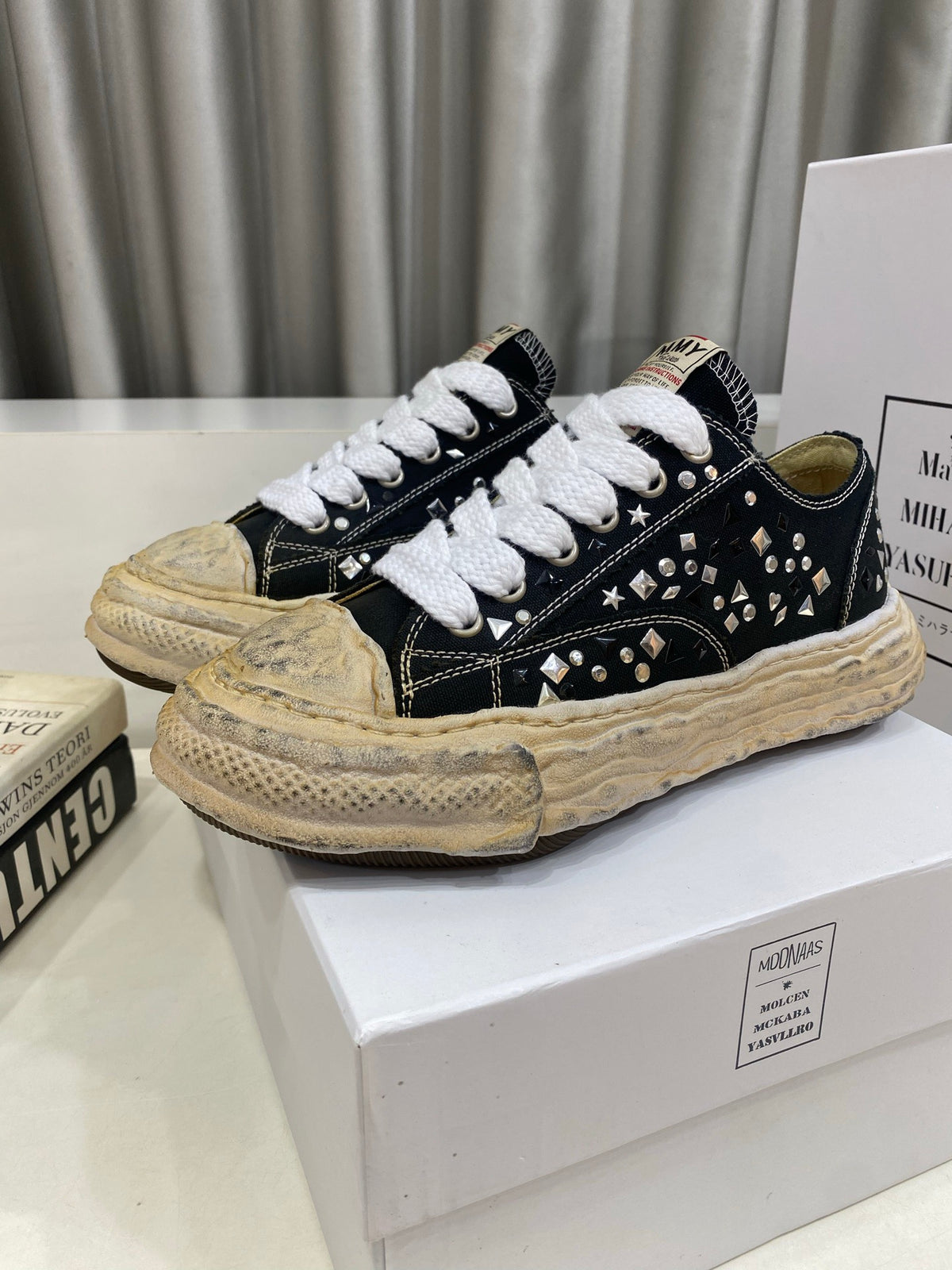 Peterson 23 Embellished Low-Top Trainers