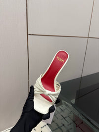 26S Garavani Annet Mules