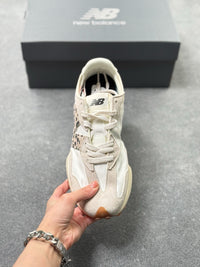 NB327 Sea Salt Leopard