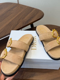 26S Médaillon Buckle Slides