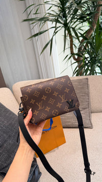 Steamer Wearable Wallet Bag