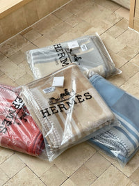 H Deco Blanket