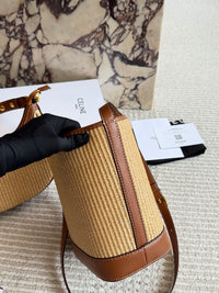 Bucket Cuir Triomphe Bag