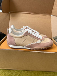 T Sneakers