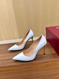 Bombshell Pumps